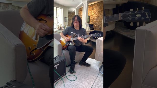 Every Gibson ES-335 Player in 9 seconds смотреть онлайн