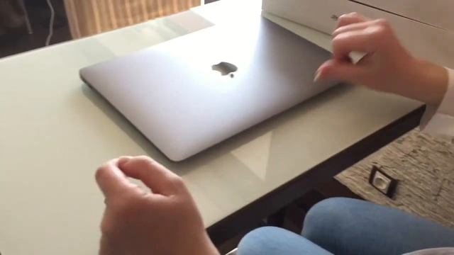 Распаковска MacBook Air 13 M1 2020 512GB Space Grey смотреть онлайн