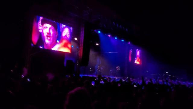 Ronnie Radke Fights With a Heckler During Falling In Reverse Set At Blue Ridge Rock Fest, 9/12/21 смотреть онлайн