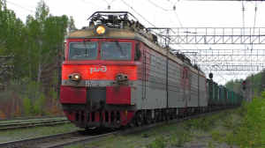 ВЛ11М-181/183 с грузовым поездом следует через станцию Разъезд 132 км