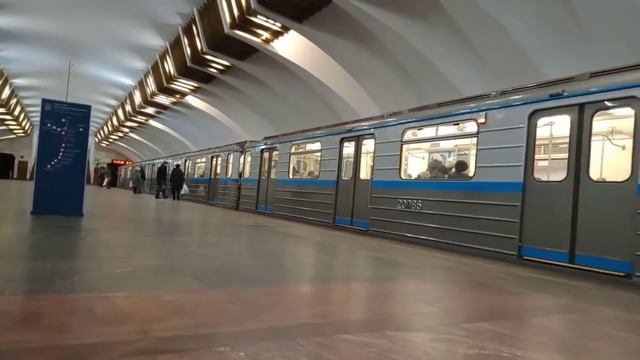 Нижегородское метро. В погоне за перегонками. Станции "Заречная" и "Ленинская" смотреть онлайн