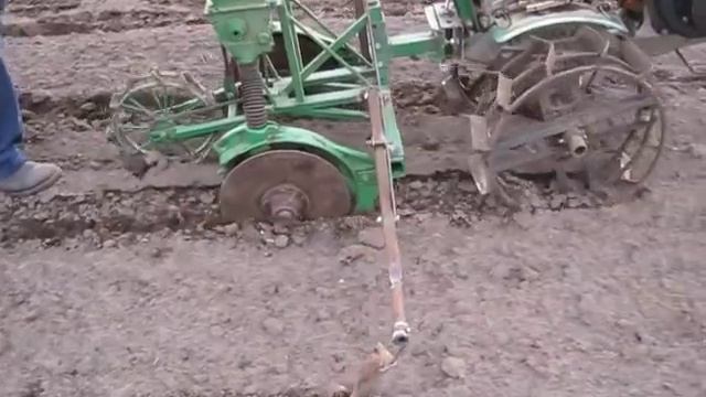 Кукурузная сеялка для мотоблока