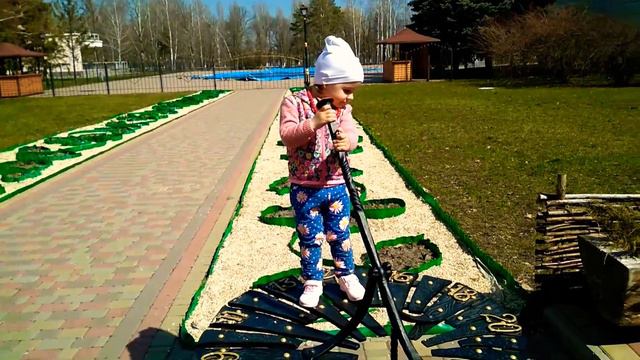 Маленькая София поет песню Джони Джони да папа.Johny Johny yes Papa.Смешное видео для детей. смотреть онлайн