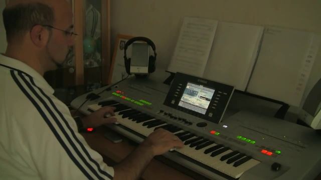 Felicita Live Played on Tyros3 смотреть онлайн