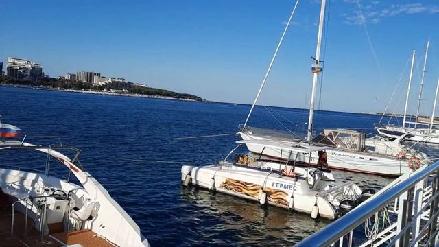*^*МОРЕ ПЛЕЩЕТСЯ. МОРСКОЙ ТРАНСПОРТ ПРИШВАРТОВАН. смотреть онлайн