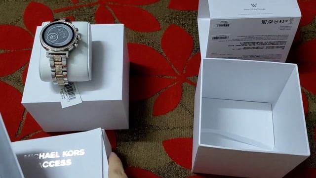 Unboxing Michael Kors Access Sofie Smartwatch MKT5064 Two-Tone смотреть онлайн
