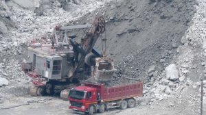 Работа водителя самосвала в карьере, HOWO 8х4 и ЭКГ-5А