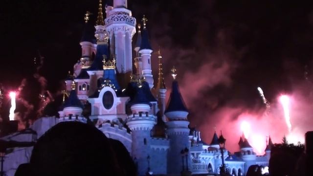 Новогодний салют 2012 в Диснейленде Парижа смотреть онлайн