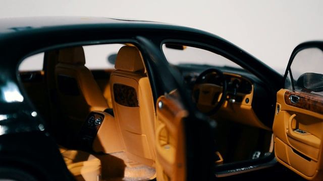 Масштабный обзор: Bentley Continental Flying Spur Minichamps смотреть онлайн