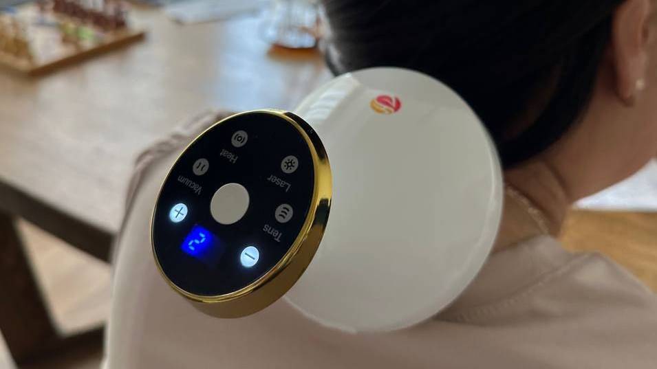 Массаж шейно-воротниковой зоны БЭМ. Массажер Magic FoHerb. смотреть онлайн