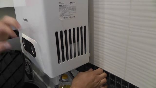Газовая колонка Elektrolux GWH 265. Негативный отзыв. Ремонт на дому. смотреть онлайн