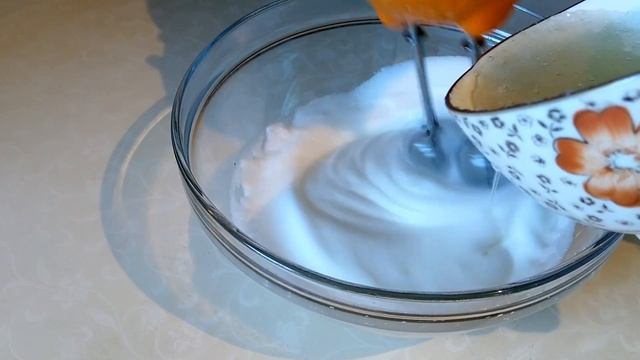 МЕРЕНГА Делаем меренгу с ручным миксером Meringue.