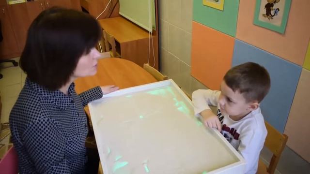 Игровое упражнение "Длинные и короткие слова". Учитель-дефектолог Апоник И.О. смотреть онлайн