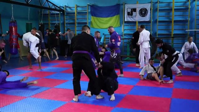 Тренировки по ММА и BJJ, в Кривом Роге смотреть онлайн