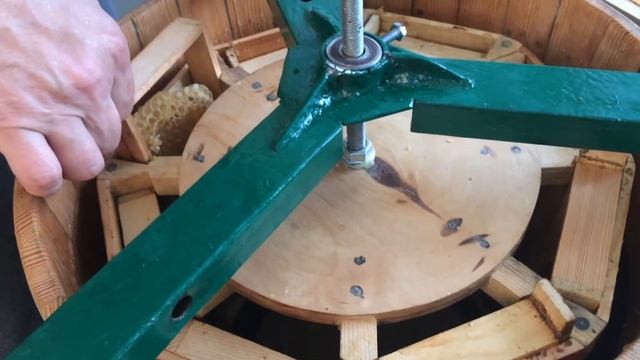 Качаем мёд зимой смотреть онлайн