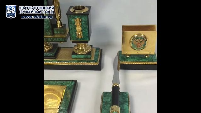 Письменный набор "Орел" из малахита смотреть онлайн
