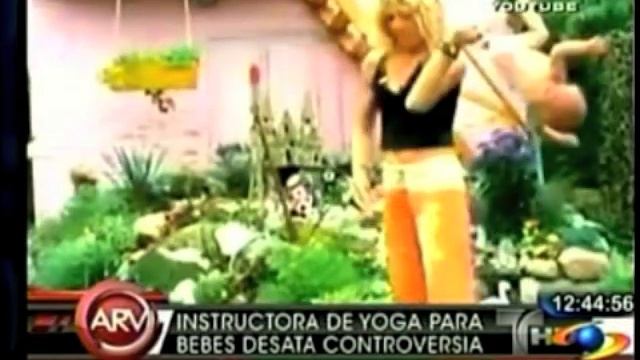 Instructora de yoga para bebés genera controversia смотреть онлайн