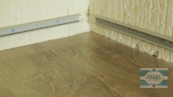 Монтаж плинтуса MDF при помощи монтажной планки.