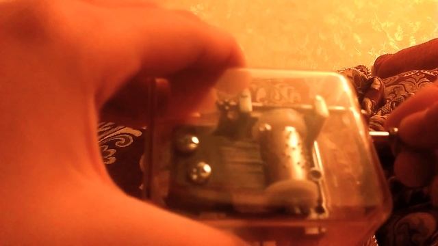 Как работает Музыкальная шкатулка смотреть онлайн