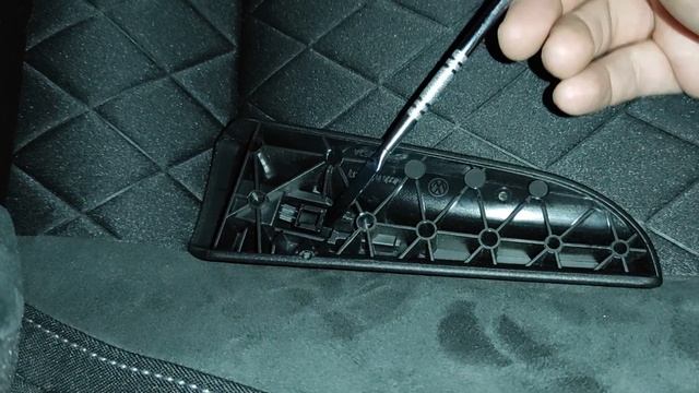 Skoda Rapid 2G 2021 года. Как снять передние сиденья и облицовочный пластик с них. смотреть онлайн