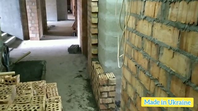Мурування. Кладка цегли.  Made In Ukraine.