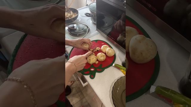 Домашняя шаурма с грибами! Нарезание грибов ? #грибы #шаурма #рецептышаурмы #рецепты #рецепт смотреть онлайн