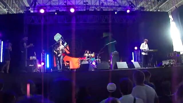 Everything Is Made In China - Echoes (live, Moscow) смотреть онлайн
