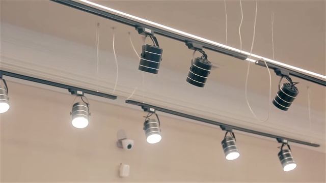 Освещение для салона немецких кухонь NOLTE трековыми светильниками SWG смотреть онлайн