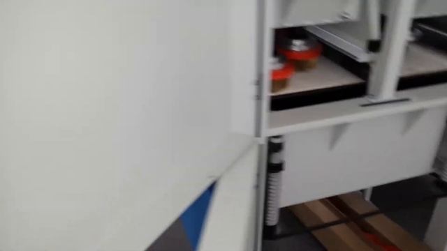 Удаление окалины с металлических деталей на зачистном станке RWT смотреть онлайн
