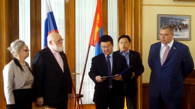 Виктор Слипенчук. Вручение ордена "Слава Чингисхана" послом Монголии в РФ. смотреть онлайн