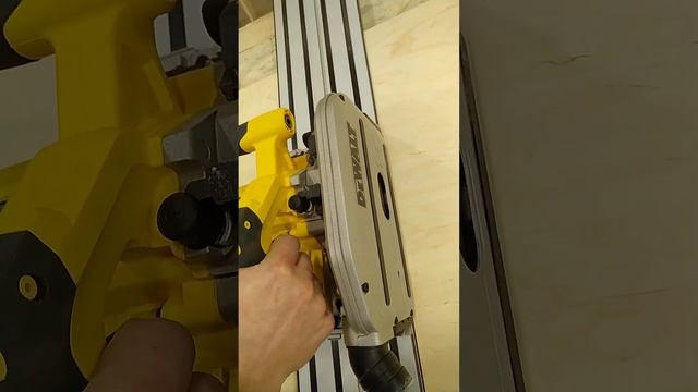Погружная пила DeWalt Dws520kt. Шум редуктора, вибрация и плохой рез.