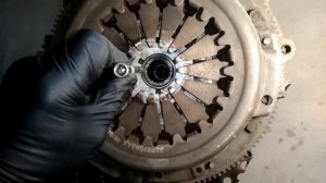 Как установить сцепление без направляющей ??