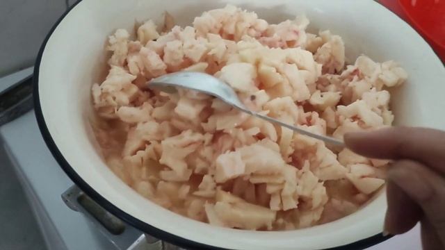 ОТКОРМИЛА СОСЕДСКУЮ СОБАКУ,ТОПЛЮ ГУСИНЫЙ ЖИР НА ПРОДАЖУ,ЕСТЬ ЖИР ДЛЯ СОБАК смотреть онлайн