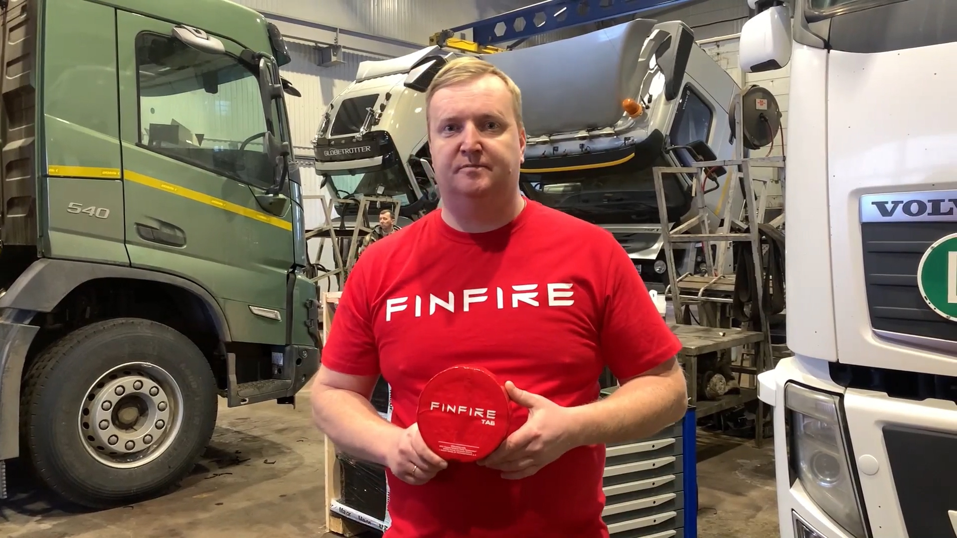 Устанавливаем FINFIRE в автосалоне Volvo