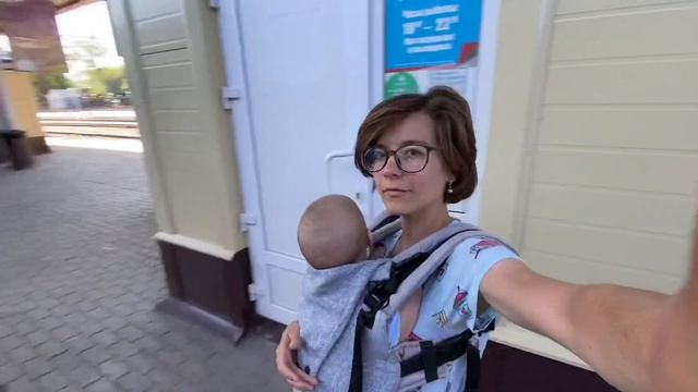 Первая поездка с ребёнком на поезде. Люкс-ржд. Первая встреча с прабабушкой и прадедушкой. смотреть онлайн