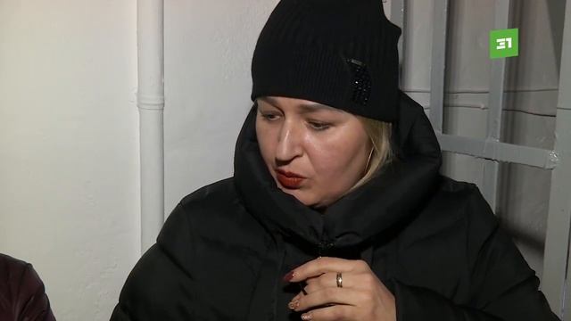 Собакам квартиру, а людей на псарню? Жители двух домов возмущены поведением соседки-зоозащитницы смотреть онлайн