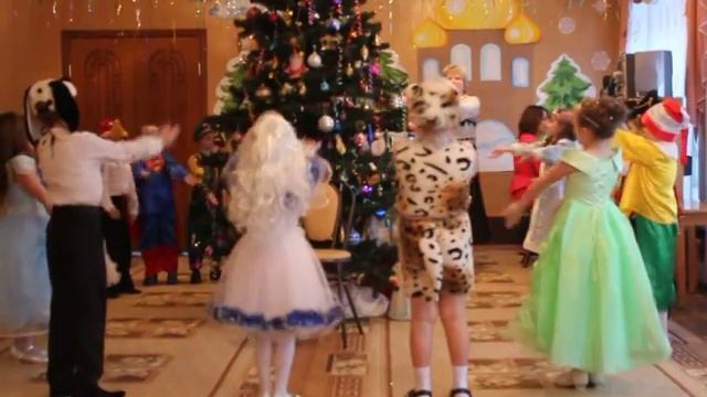 Хоровод возле елки смотреть онлайн