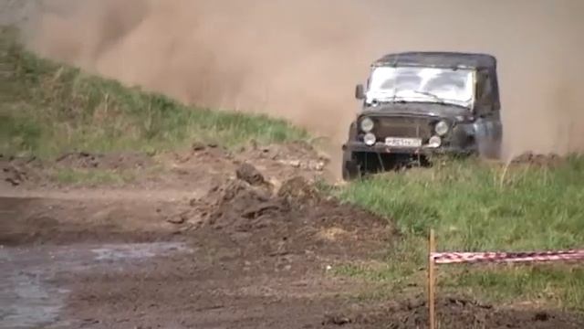 В Волоконовке состоялись соревнования по джип-спринту смотреть онлайн