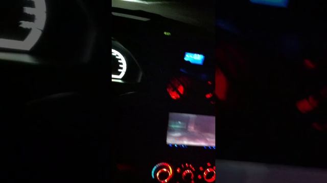 Парктроник и камера заднего вида в действии ночью. смотреть онлайн