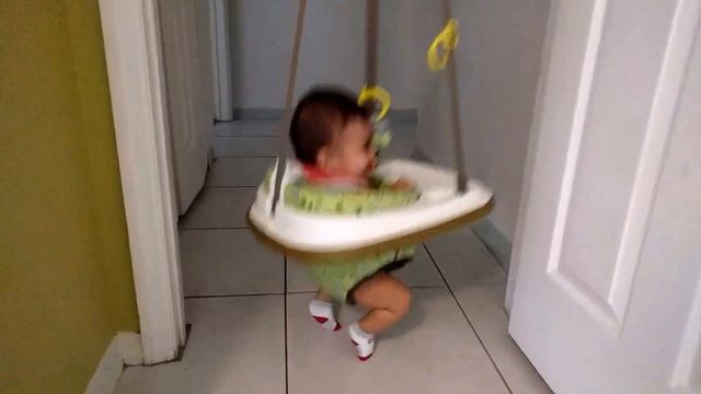 Graco Bumper Jumper, Little Jungle смотреть онлайн