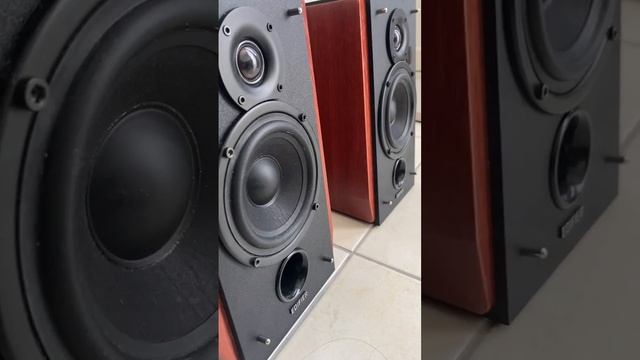 Edifier R1700BT impressive sound quality ? смотреть онлайн