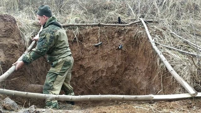 ЗЕМЛЯНКА НА СКЛОНЕ ЧАСТЬ-7, НАЧАЛ СТРОИТЬ КРЫШУ!!! смотреть онлайн