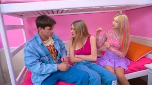 Играем в Прятки со Взрослыми! Экстремальные Игры и Родители vs Дети