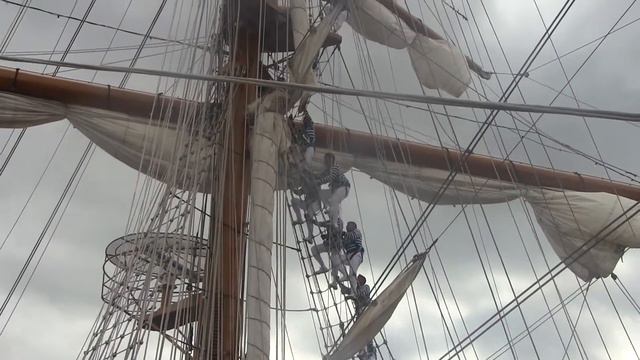 TALL SHIP RACES Antwerpen 2016(парусники,парад экипажа,фейерверк) смотреть онлайн