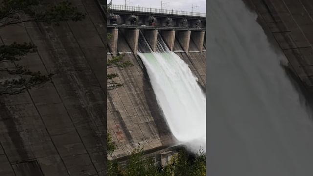 Сброс воды Братская ГЭС смотреть онлайн