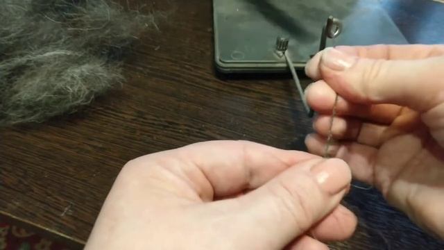 Прядение шерсти на электропрялке.Как создать начальную нить. смотреть онлайн
