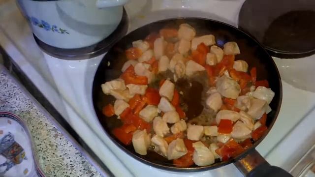 Курочка с овощами и рисом смотреть онлайн