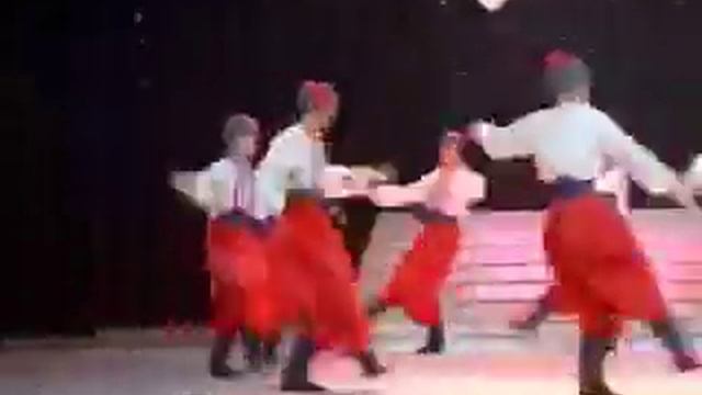 Украинский танец "Гарни хлопцi" The Ukrainian dance смотреть онлайн