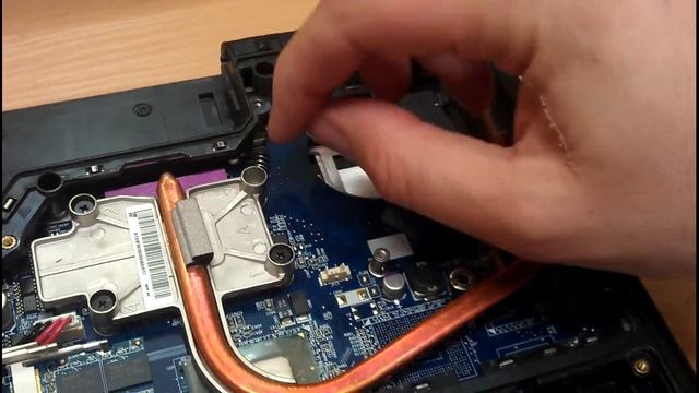 Выключается ноутбук Шумит вентилятор ноутбука Горячий воздух из ноутбука. Забился ноут Как почистит смотреть онлайн