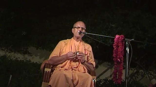 BB Govinda Swami - Jay Govinda Jay Gopal - Vrindavan kartik 2009 - Part 1/2 смотреть онлайн